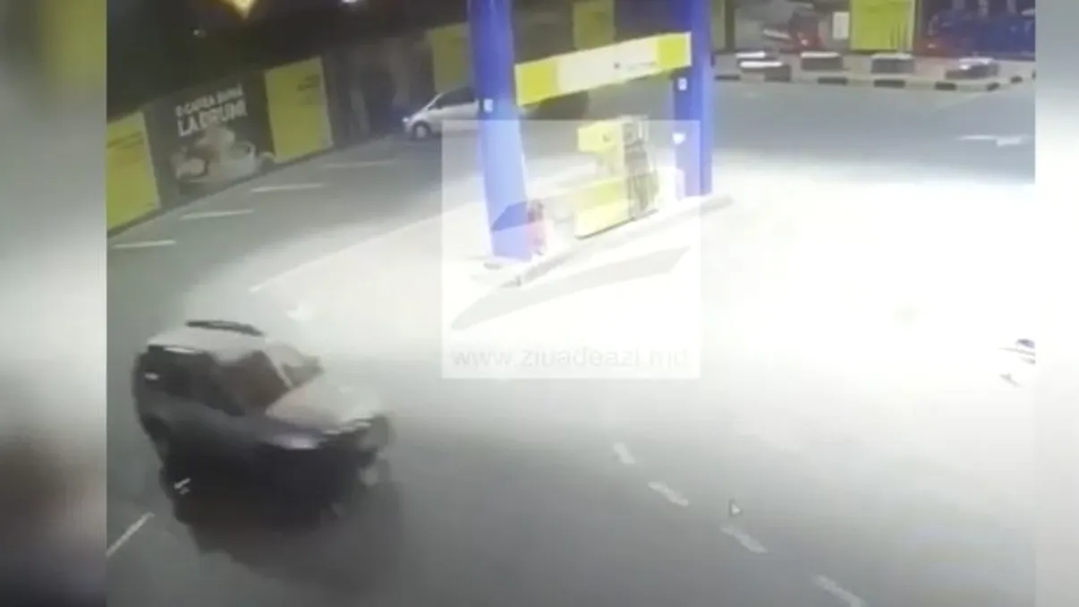 VIDEO de groază în satul Țiganca. Un bărbat a călcat cu mașina câțiva bărbați, la benzinărie