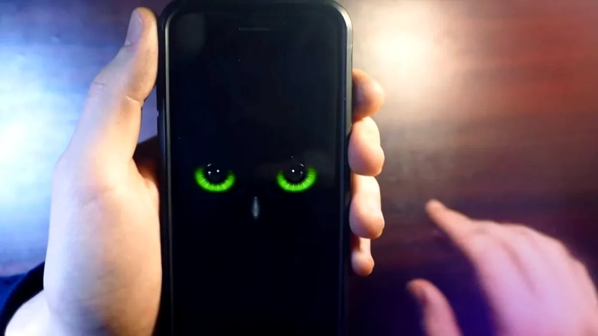 Atenție, români! Ai această marcă de telefon mobil? Atunci ești spionat, spune ambasadorul american în România