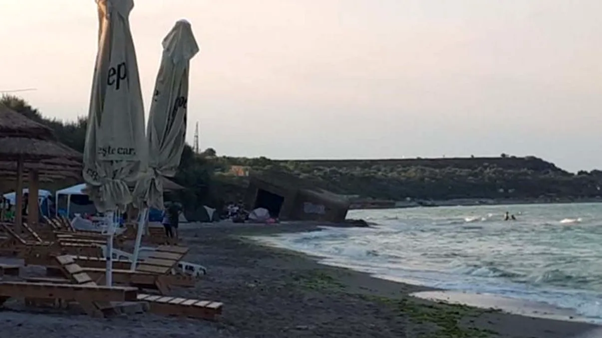 Plajele sălbatice de pe litoralul românesc, țeapă uriașă pentru buzunarul românilor. Cât a ajuns să coste o porție de calamari