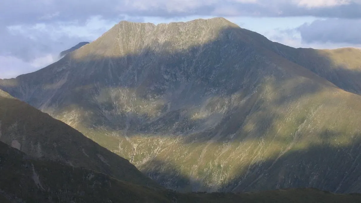 Aglomerație uluitoare pe Vârful Moldoveanu, ieri. Sute de oameni, pe cel mai înalt munte din România