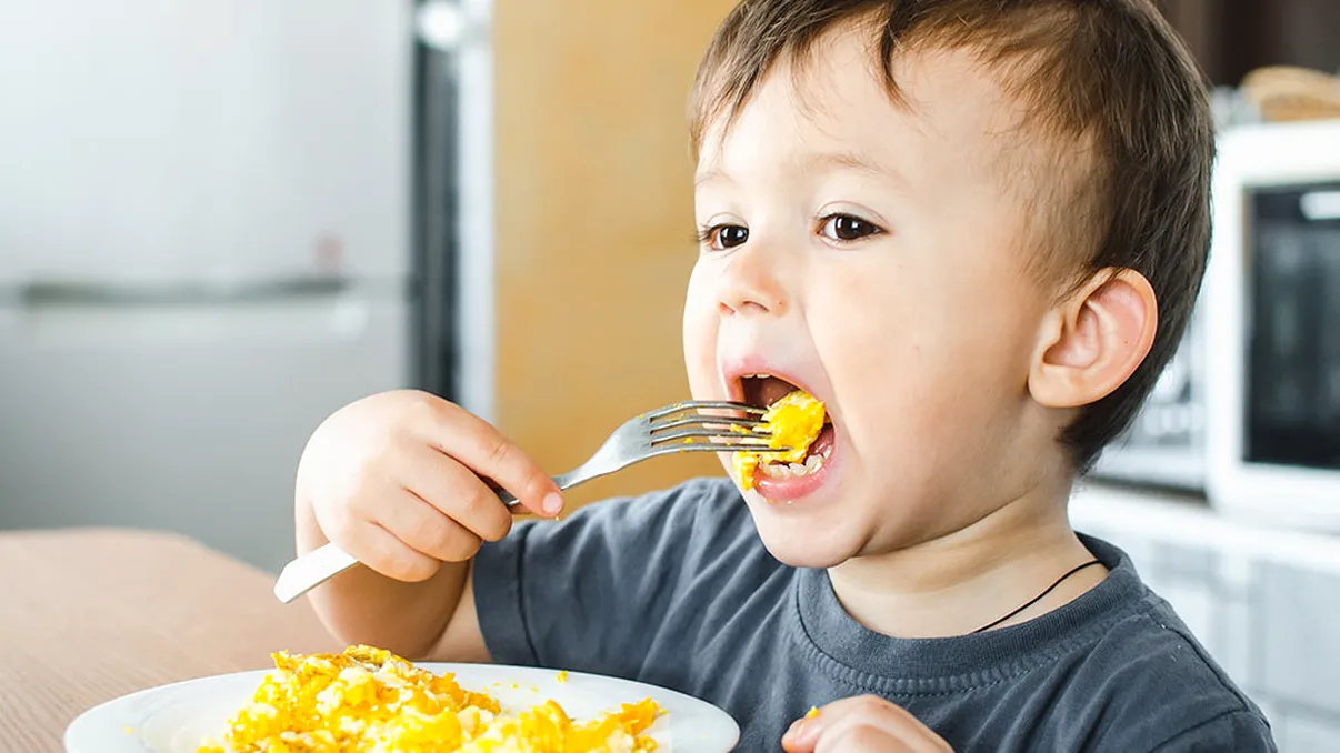 Atenție, părinți români! Alimentul valoros din alimentația copilului tău. Nimic nu îl poate înlocui