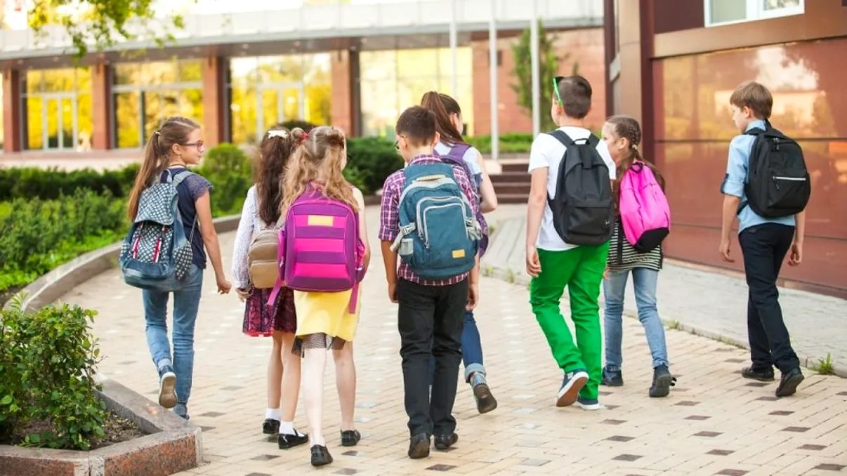 Vacanțe în anul școlar 2020-2021. Când poți pleca cu copiii în concediu