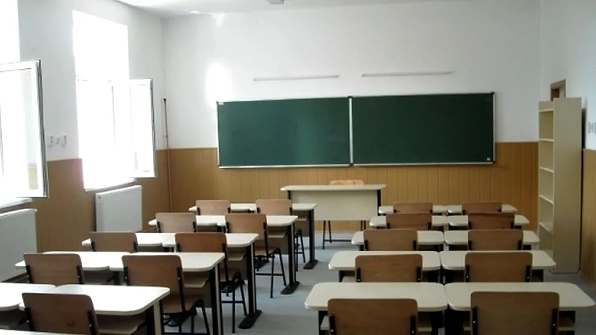 Cine nu se întoarce de mâine la școală. E oficial pentru unele clase din România