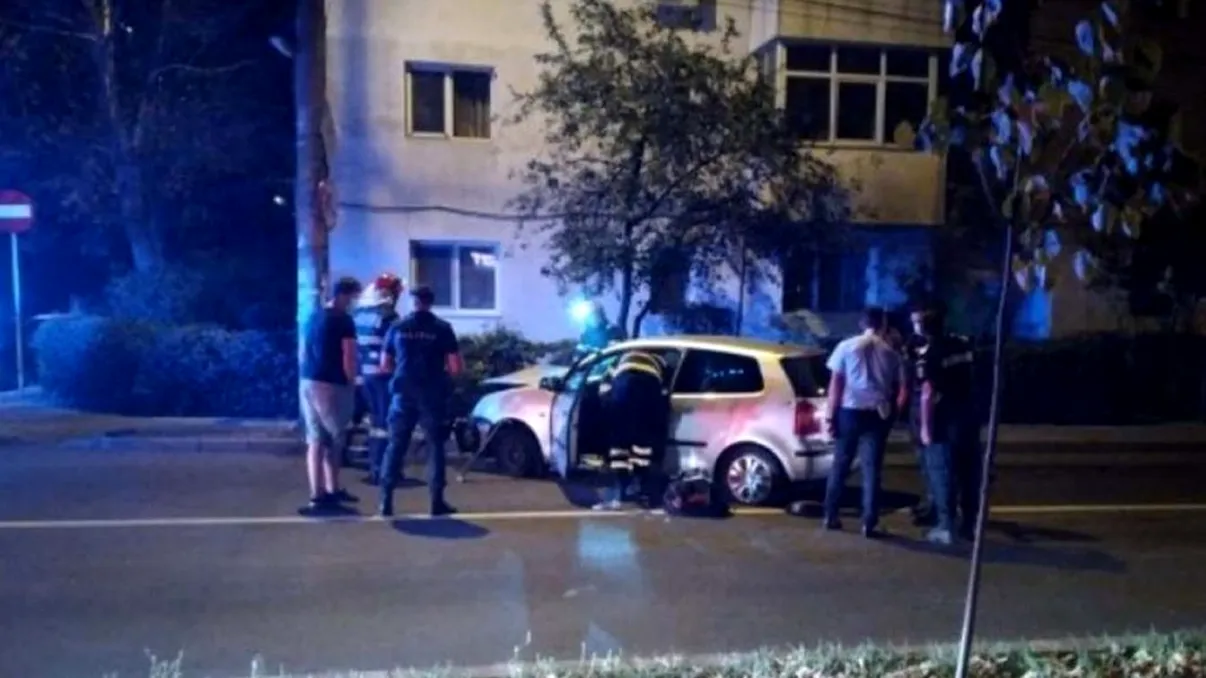 Video. Urmărire ca în filmele de acțiune pe străzile din Iași. Polițiștii au tras peste 30 de focuri de armă pentru a opri un șofer teribilist. Finalul este neașteptat