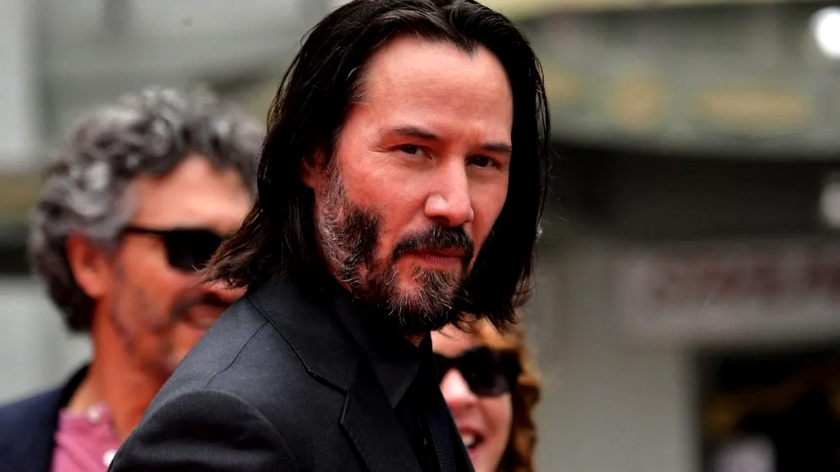 Keanu Reeves arată senzațional la vârsta de 56 de ani! Femeile sunt înnebunite când îl văd pe stradă