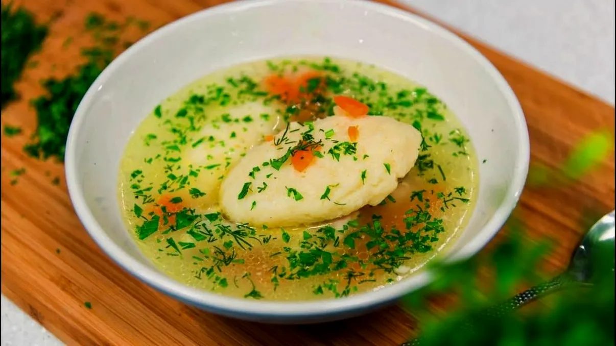 Cum se prepară cea mai bună supă cu găluște. Secretul știut de puține gospodine