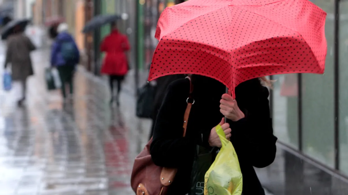 Alertă meteo ANM. Vine un val uriaș de frig peste România! Ne luăm adio de la vară!