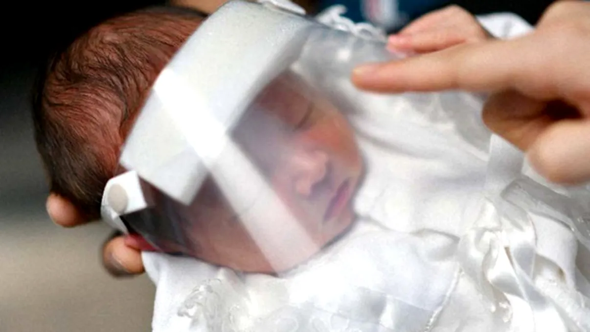 COVID-19 atacă o nouă categorie de vârstă. Bebeluș de cinci săptămâni, testat pozitiv cu noul coronavirus. Ce spun medicii