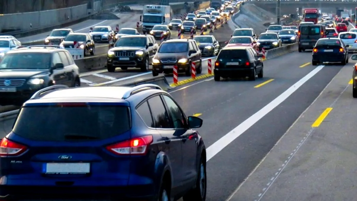 Soțul unei vedete a făcut-o lată. A fost văzut așa în București: nu i-a păsat de nimic