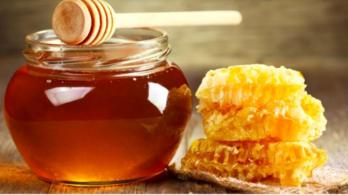 Ce se întâmplă în corpul tău dacă mesteci fagure zilnic, timp de o lună. Beneficiile miraculoase sunt uluitoare