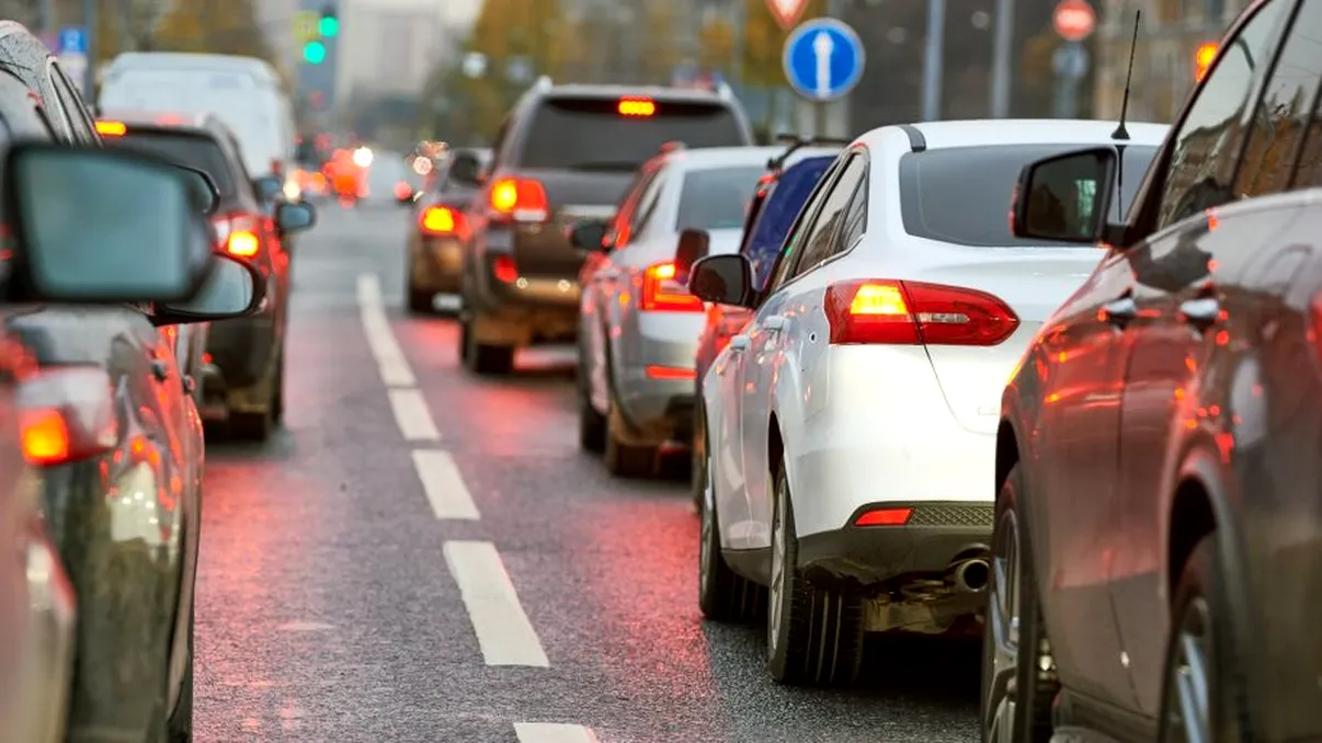 Ce înseamnă când șoferul din fața ta pune avarii să mulțumească. Puțini oameni știau asta