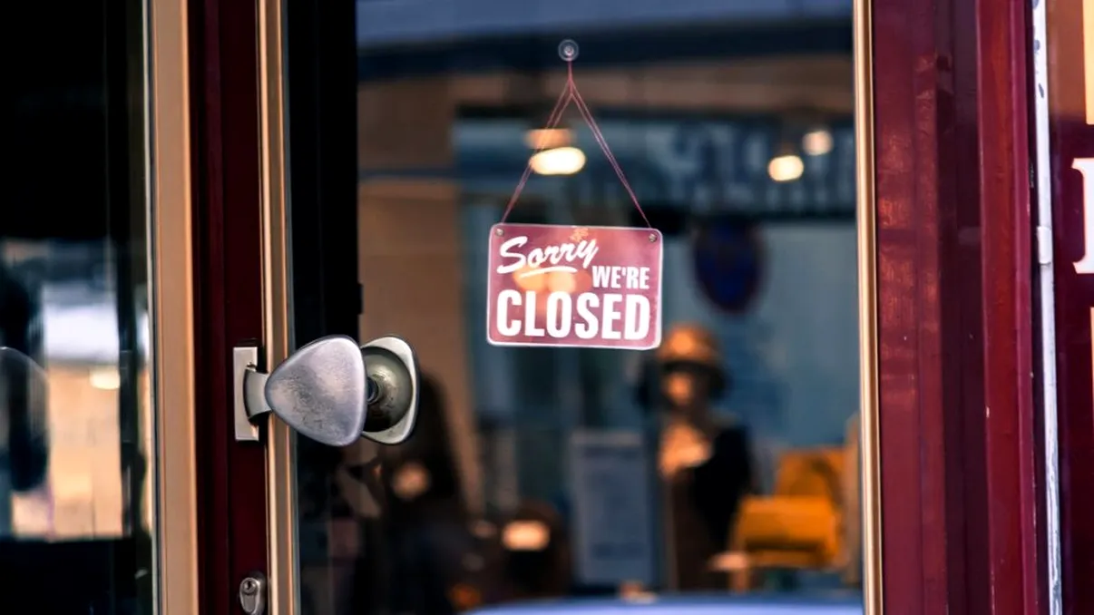 Răsturnare de situație în București. Ce restricții noi s-au impus de azi. Veste bombă: când intrăm în Starea de Urgență