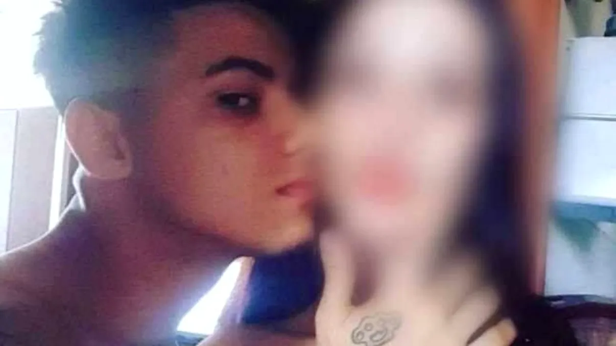 EXCLUSIV Ce s-a întâmplat cu tânăra de 18 ani pe care iubitul a filmat-o în timp ce îi spărgea pahare în cap. Ce face acum e ireal