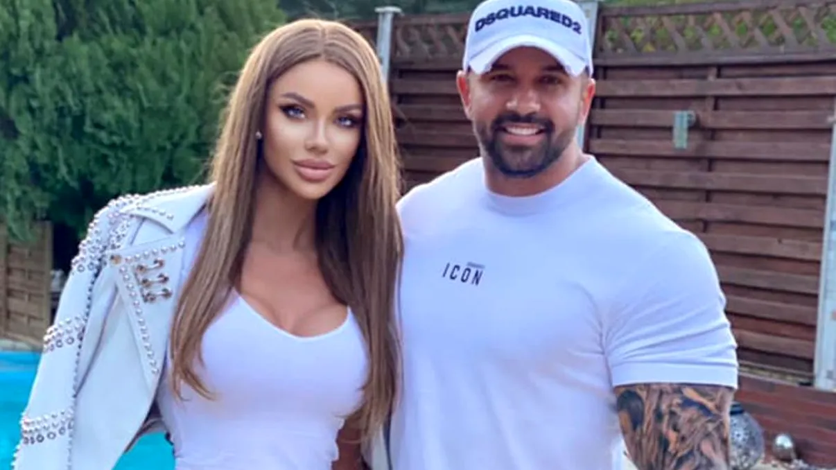 Câte clase are, de fapt, Bianca Drăgușanu. A schimbat 3 licee