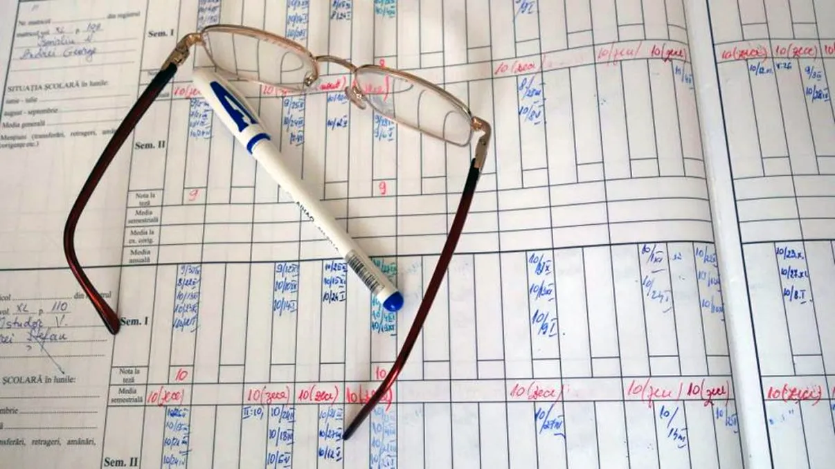 Anul școlar 2020-2021. Cum se vor calcula mediile elevilor, dacă vor fi scoase tezele