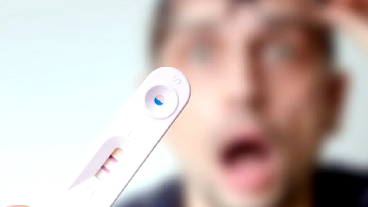 Un bătrân de 66 de ani din Iași a cumpărat un test de sarcină. Ce secret sinistru a scos fapta lui la iveală