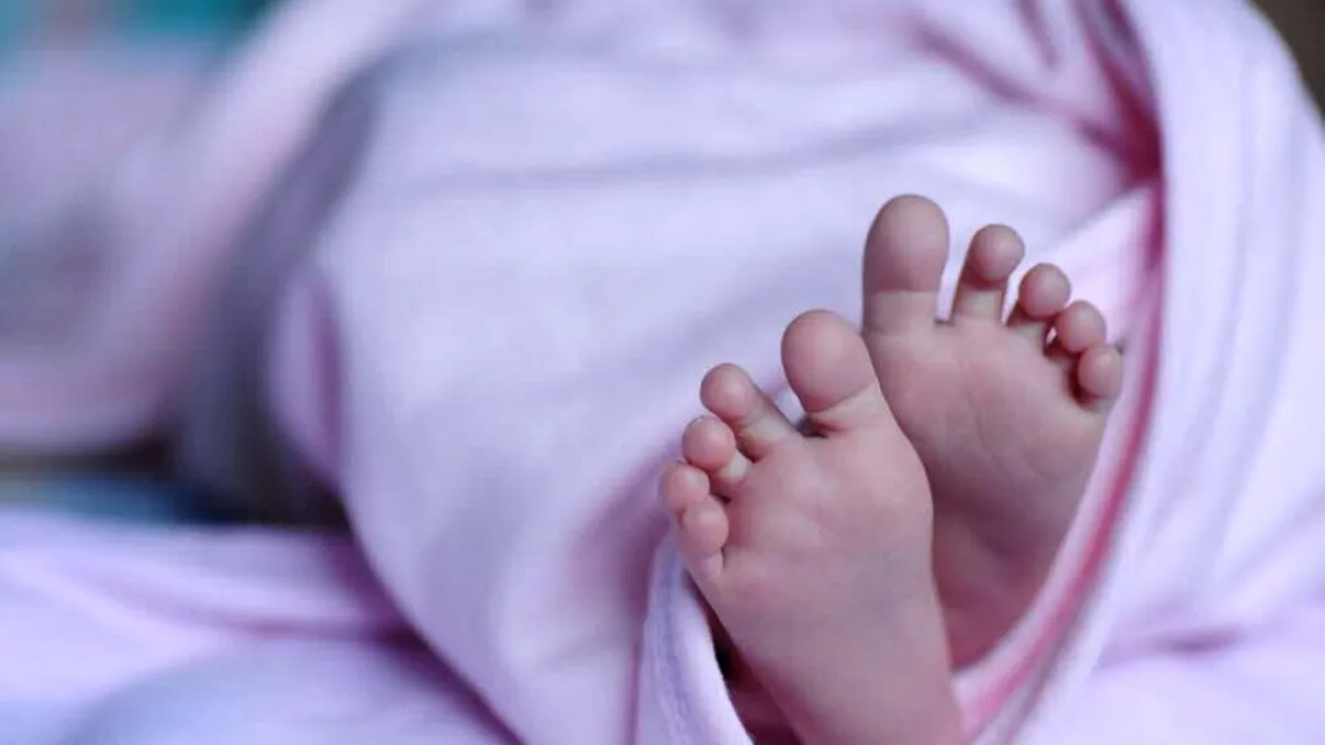 Ultima oră. Bebeluș de cinci luni, mort după ce s-a infectat cu COVID-19. Ce spun medicii