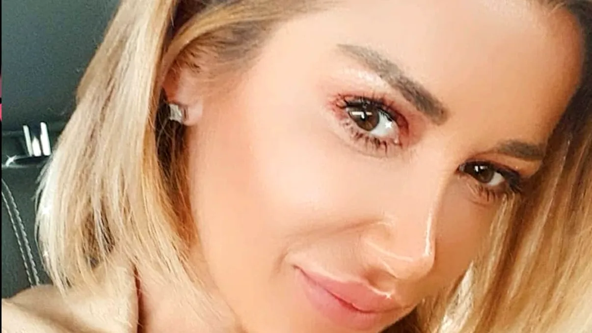 EXCLUSIV. „Bambina” Raluca s-a despărțit și de iubitul avocat! Cine o acuză că bărbații fug de ea pentru că e „Doamna-scamă”