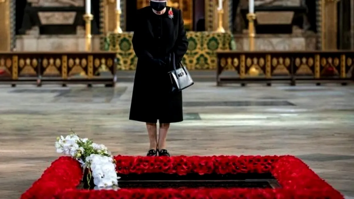 Apariție șocantă a Reginei Elisabeta. Ce a făcut în public, pentru prima oară în istorie