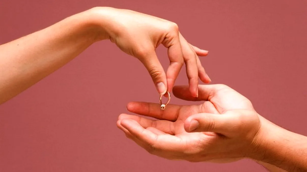 Vedeta din România a dat cărțile pe față. De ce a divorțat: a spus tot adevărul