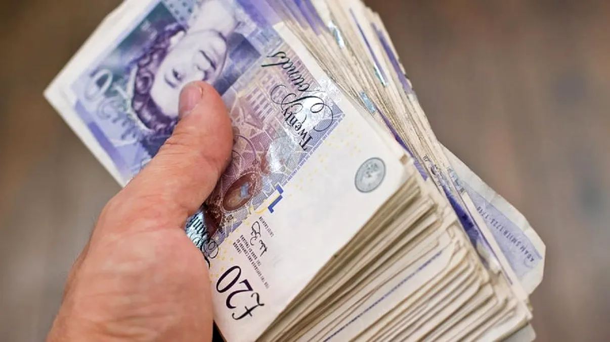 Curs BNR pentru vineri, 18 decembrie 2020. Ce se întâmplă cu lira sterlină astăzi