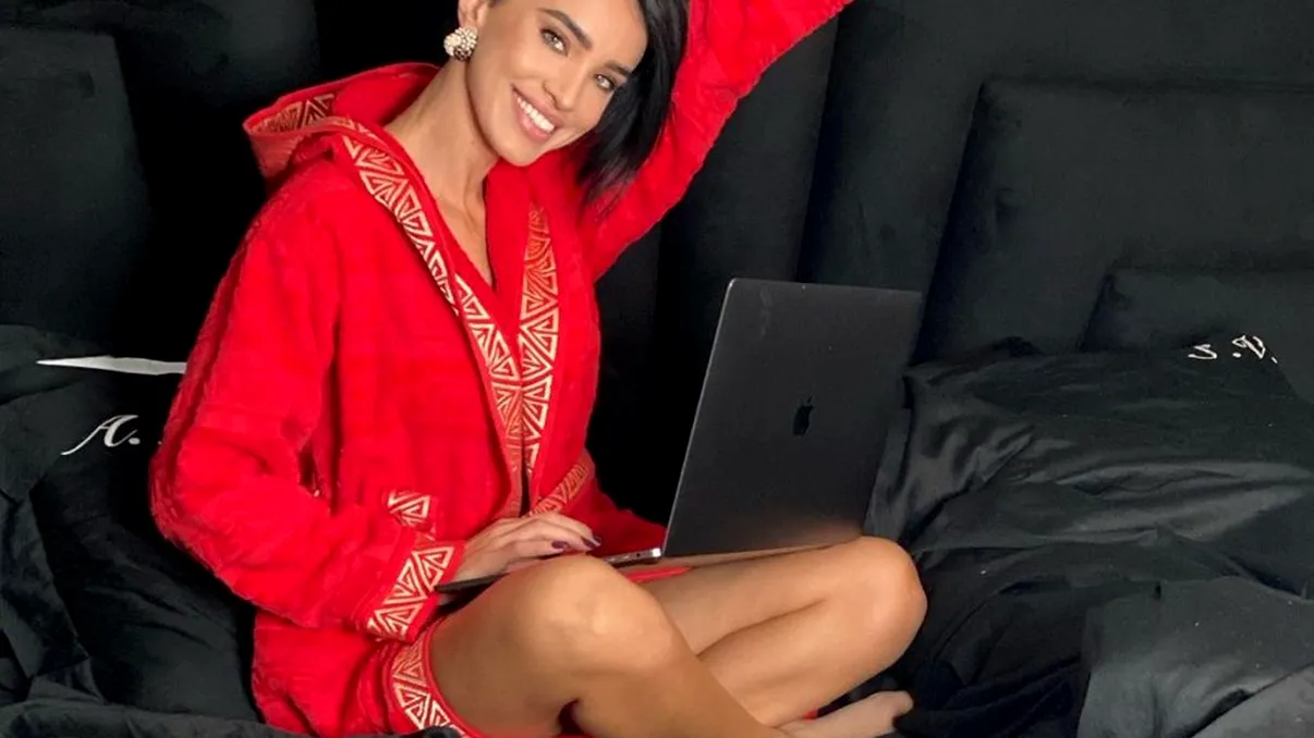 Produsul ieftin cu care Adelina Pestrițu își albește dinții: ”E un truc din moşi strămoşi”