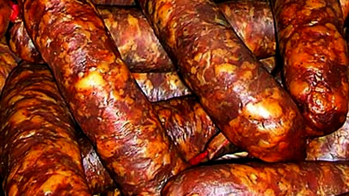 Cum faci acasă cei mai buni cârnați de casă pentru Crăciun. Toți invitații vor fi impresionați