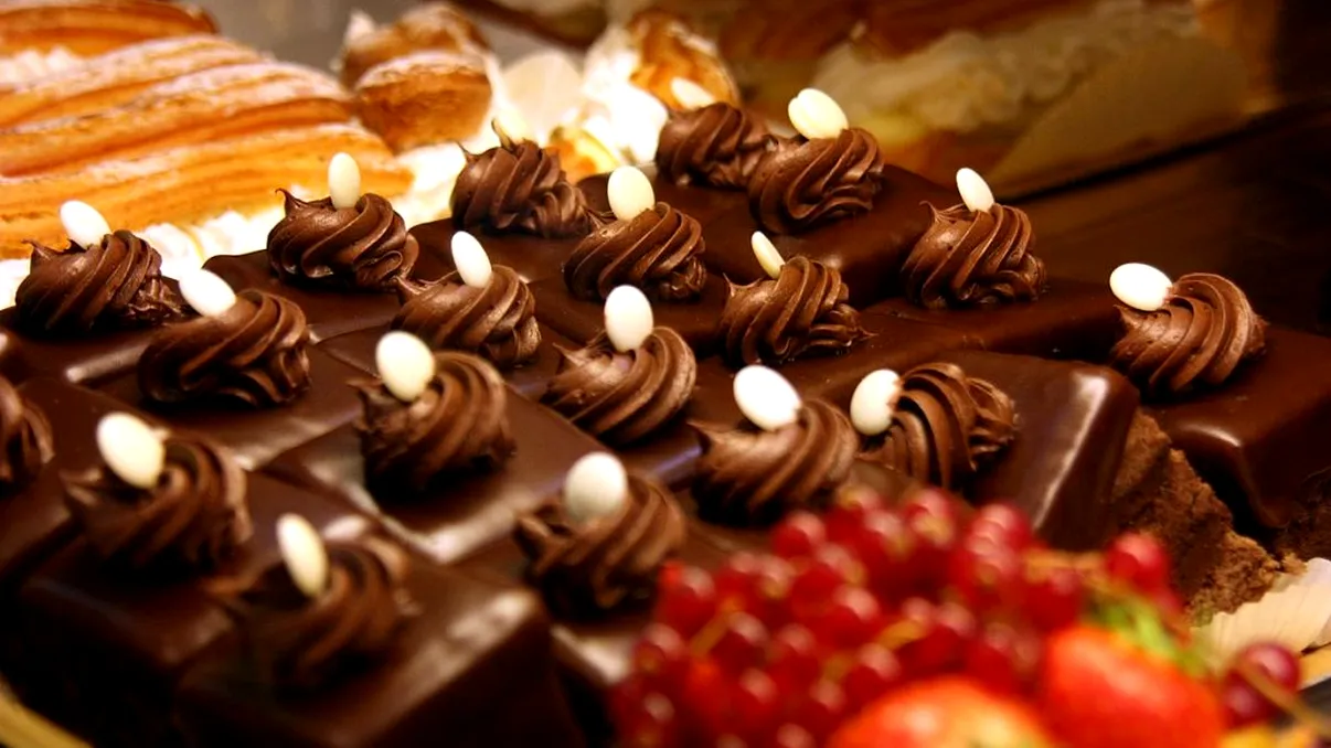 Cele mai bune amandine făcute în casă. Ingredientul secret pentru a ieși la fel ca în cofetării