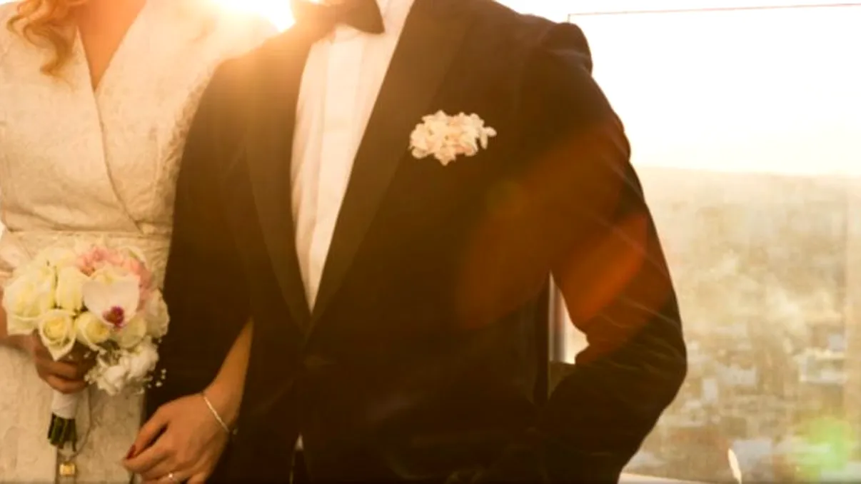 Nuntă cu scandal în showbiz. Bodyguarzii au aplanat conflictul iscat chiar în fața bisericii