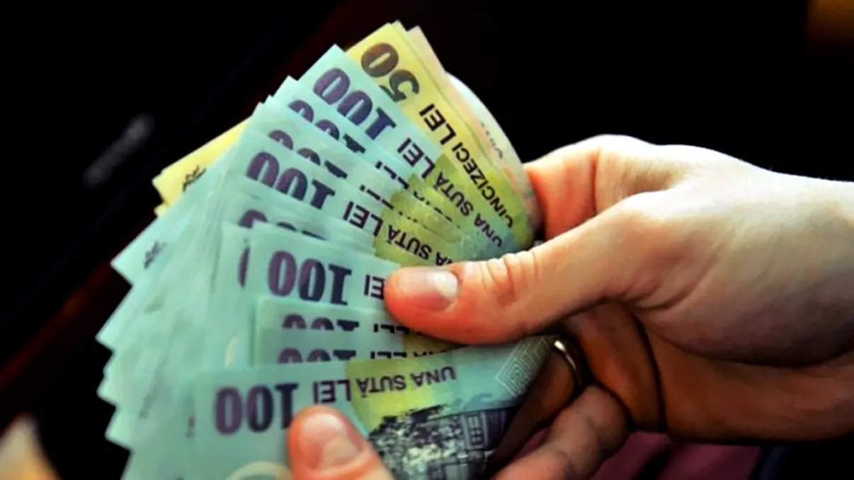 Se dau 400 de lei în plus la salariu. Ce categorie de români va câștiga mai mult în 2021