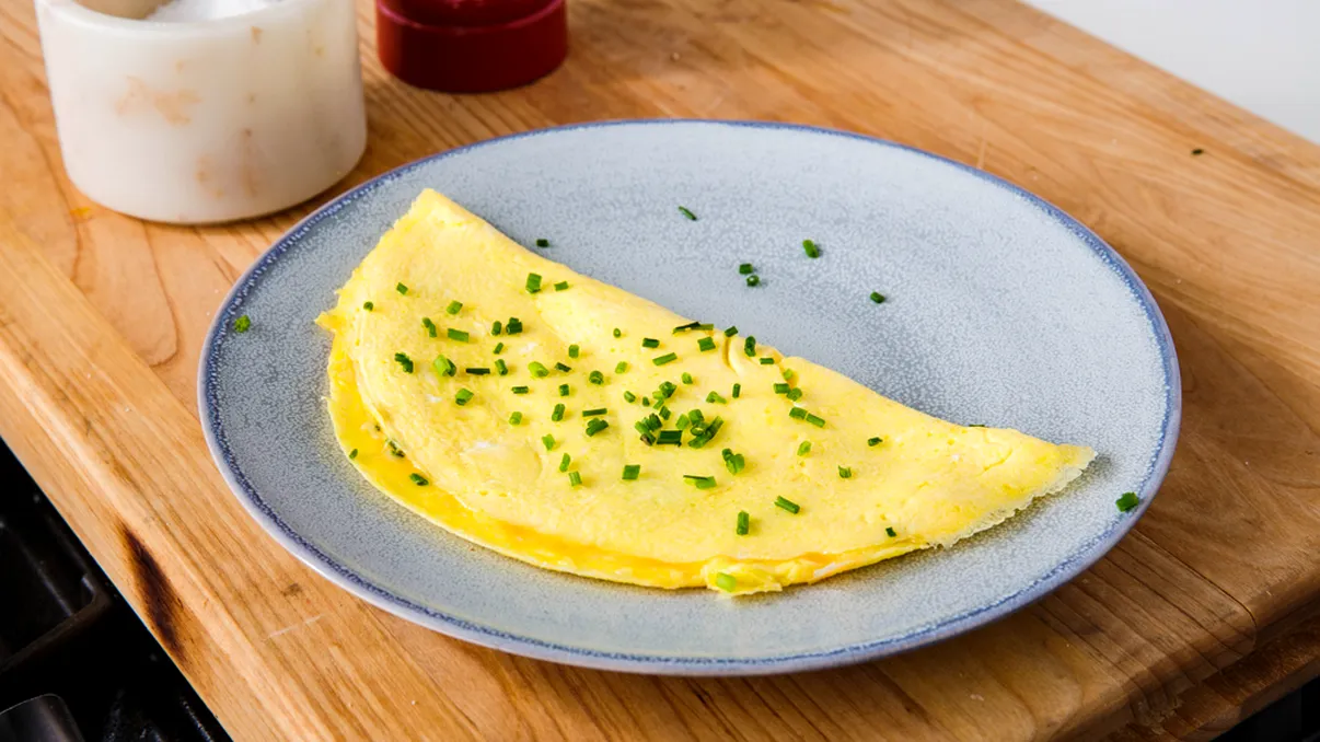 Secretul omletei perfecte. Se face doar din 4 ingrediente și e preferata chefilor celebri
