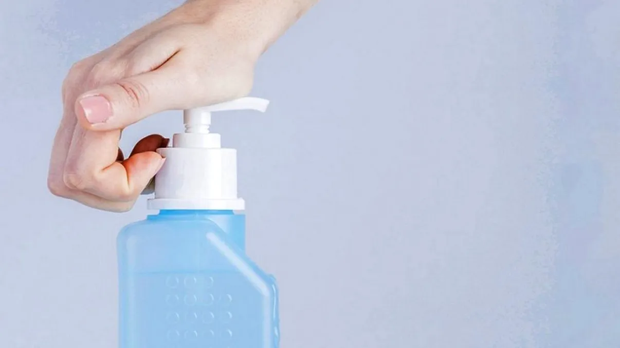 Cele mai murdare suprafețe pe care le atingem în fiecare zi. Surpriză, toaletele nu sunt în top