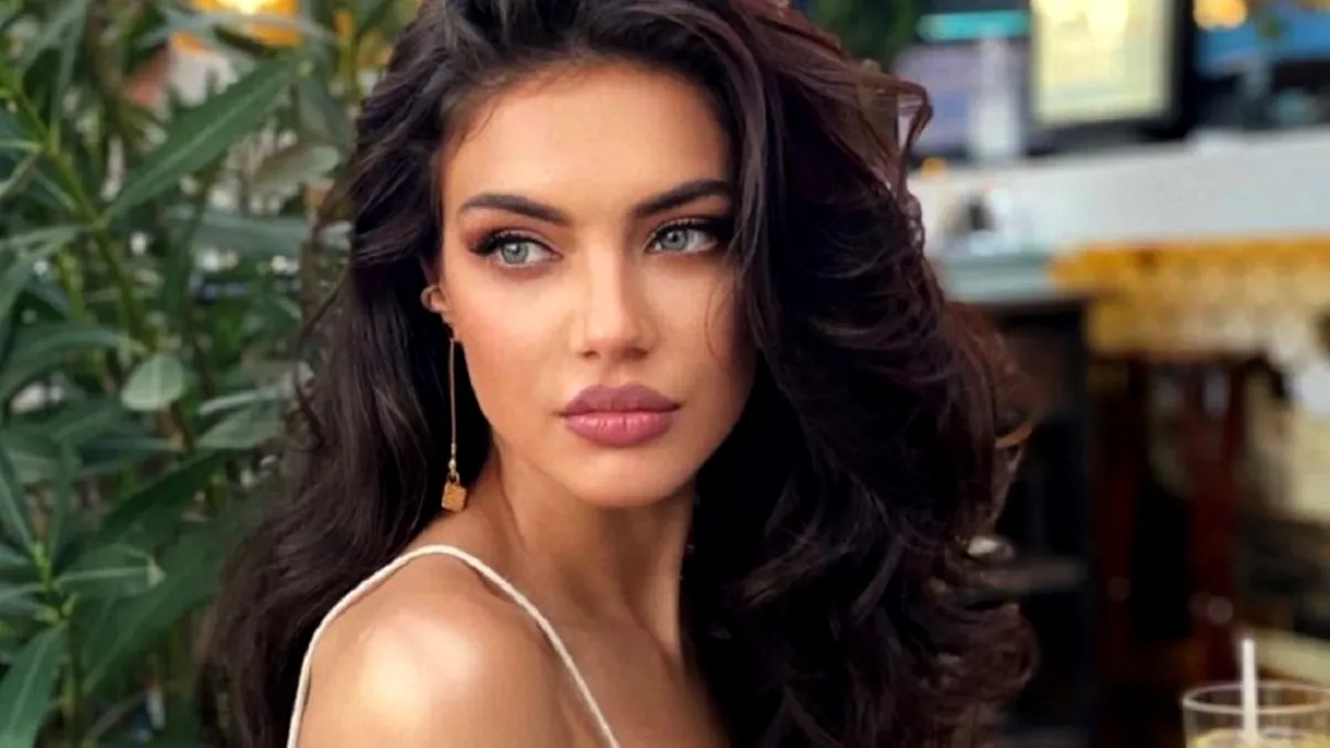 Cristina Ich, transformare radicală. Ce a schimbat vedeta, are un look nou