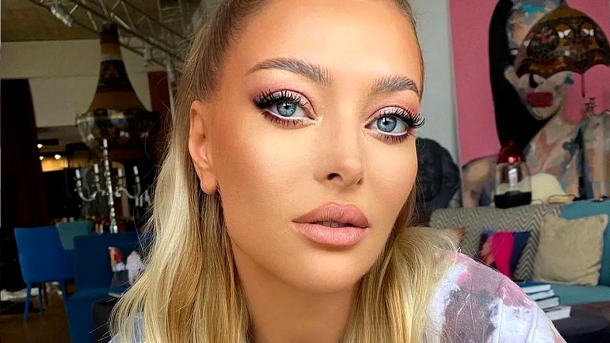 Ce a postat Delia aseară, după ce ieri spotul ei a fost interzis de CNA, la TV