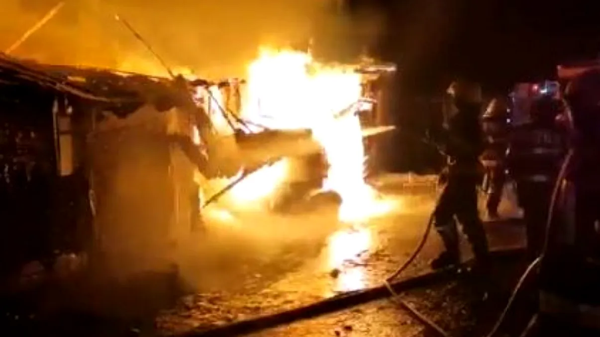 Incendiu devastator în Miercurea Ciuc. Sute de oameni au rămas pe drumuri, după ce locuințele lor au fost mistuite de flăcări