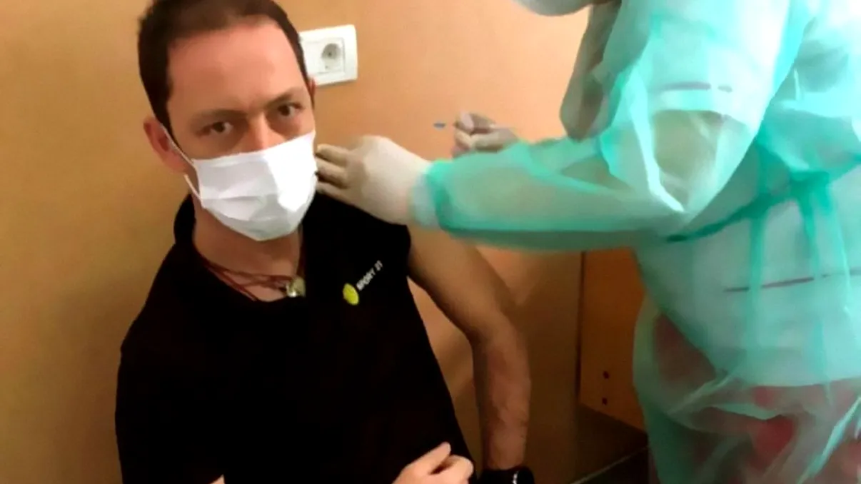 Cum a reușit un sportiv român să se vaccineze înaintea colegilor săi. Dezvăluiri din interior