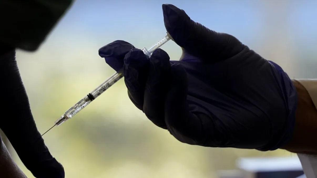 Când ne vom putea alege vaccinul anti-COVID. Ce știm până acum despre vaccinurile permise în UE