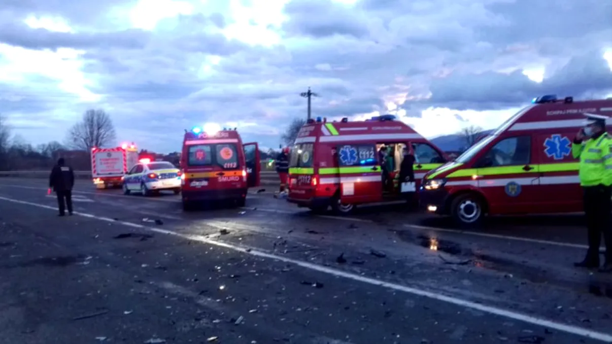 Accident mortal în Sibiu între un microbuz și un autoturism. Echipajele SMURD au intervenit de urgență