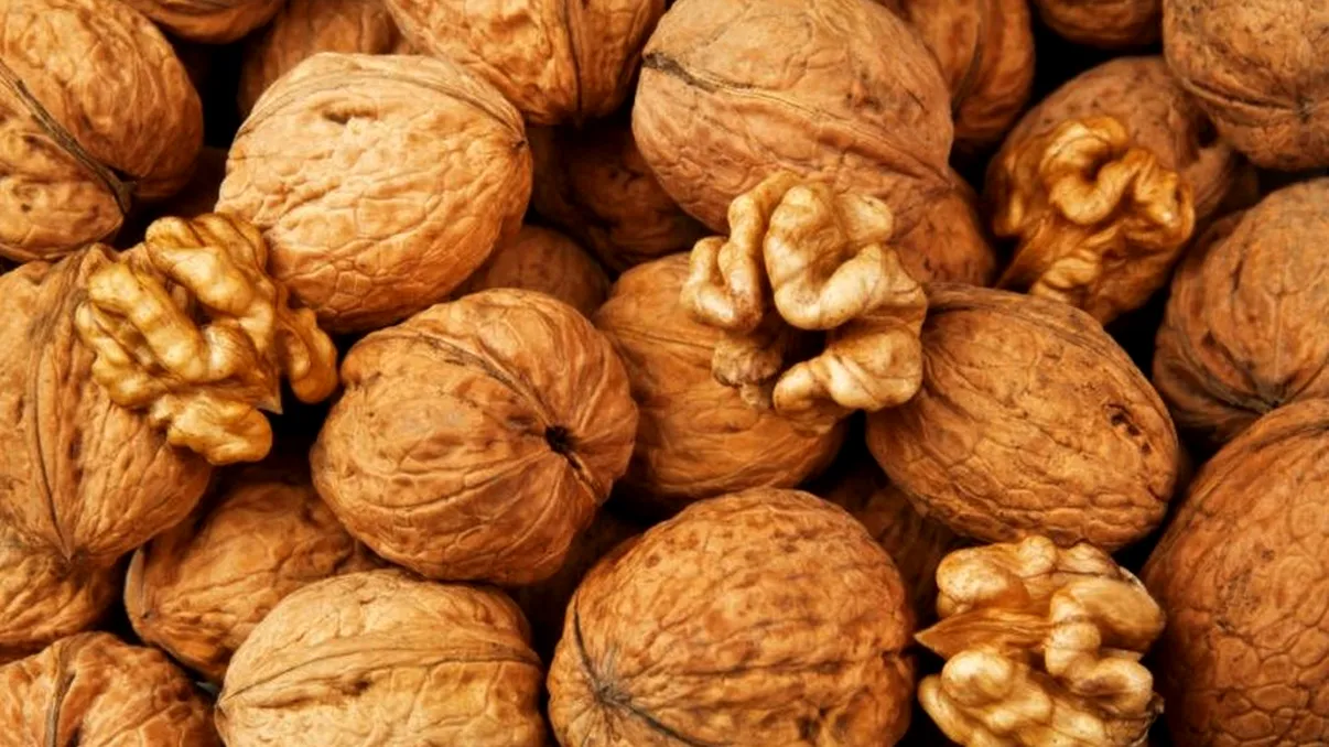 Ce se întâmplă în corpul tău dacă mănânci un pumn de nuci, pe zi. Beneficiile sunt uluitoare