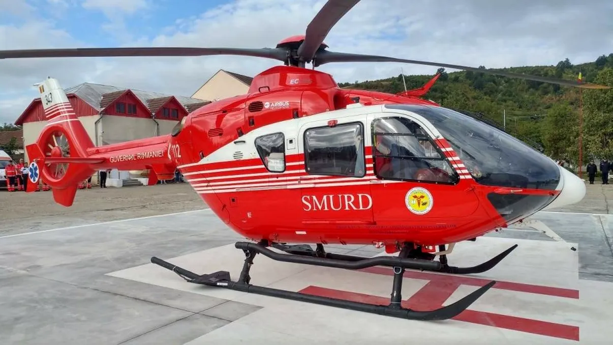 Bebeluș de 9 luni, preluat de urgență cu un elicopter SMURD. A fost victima unui accident rutier teribil. Cum se simte micuțul