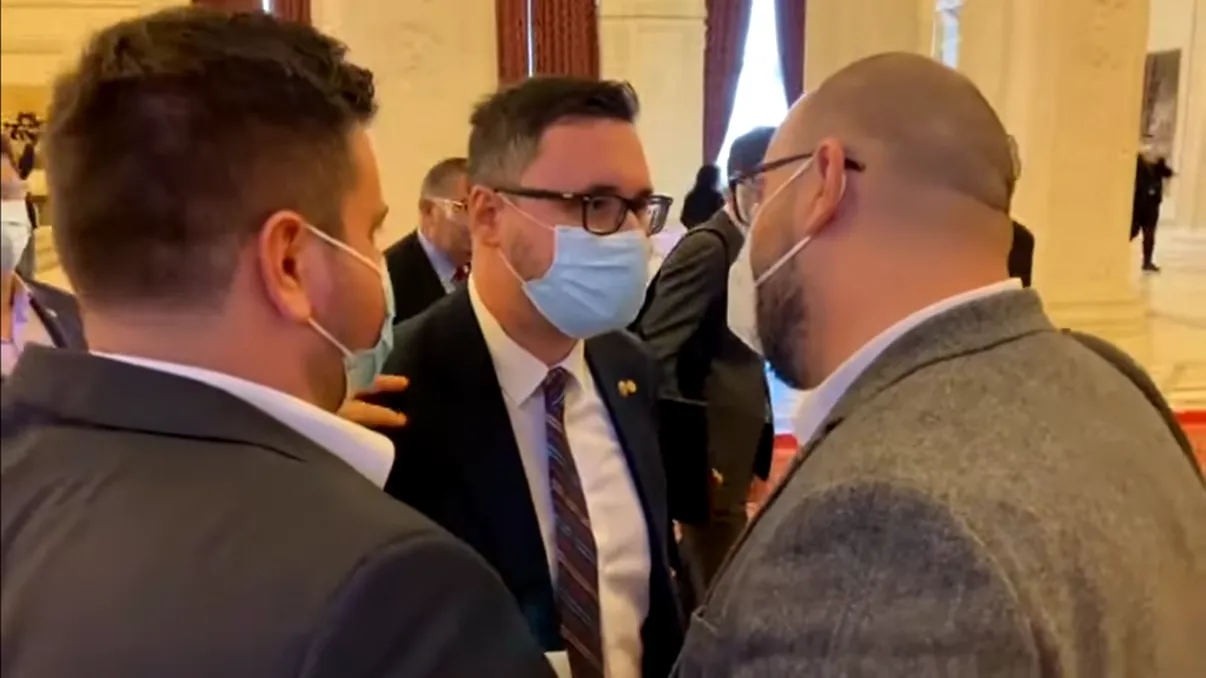 Derapaj vulgar în Parlament. Un membru AUR, limbaj de mahala în fața politicienilor: e fără precedent