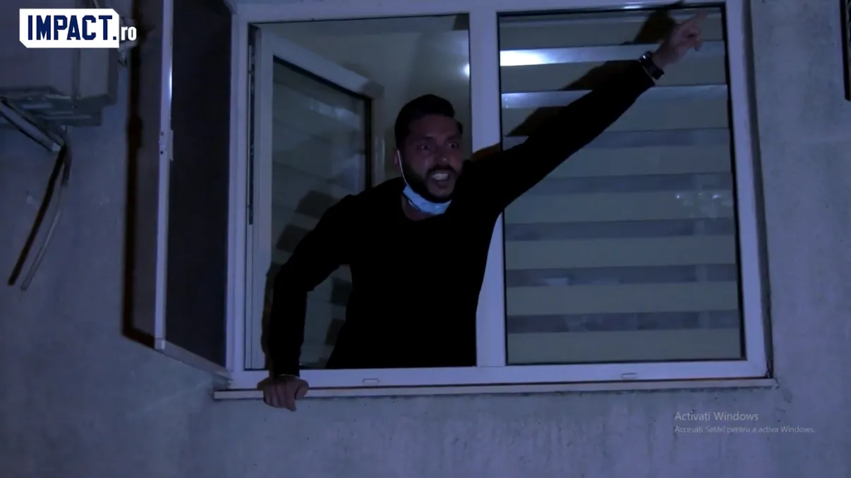 Scene halucinante în Constanța. Tânărul acesta a fost huiduit de protestatari după ce le-a transmis un mesaj VIDEO