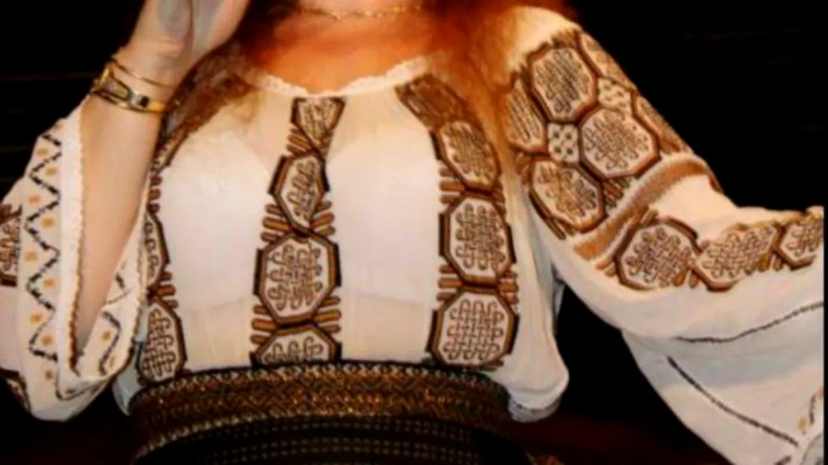 Drama unei cântărețe de la noi: mormântul soțului său a fost incendiat. Detalii ireale