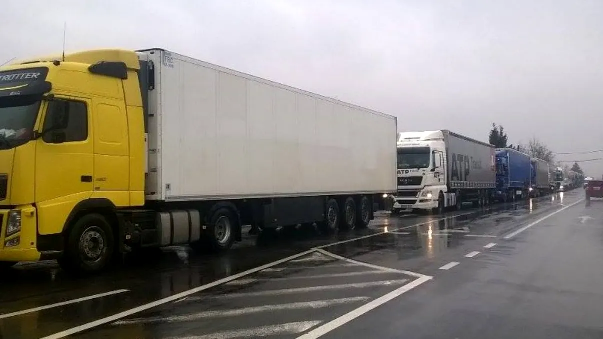 Probleme la vama Giurgiu. Ce se întâmplă cu TIR-urile care aşteaptă ieşirea din ţară