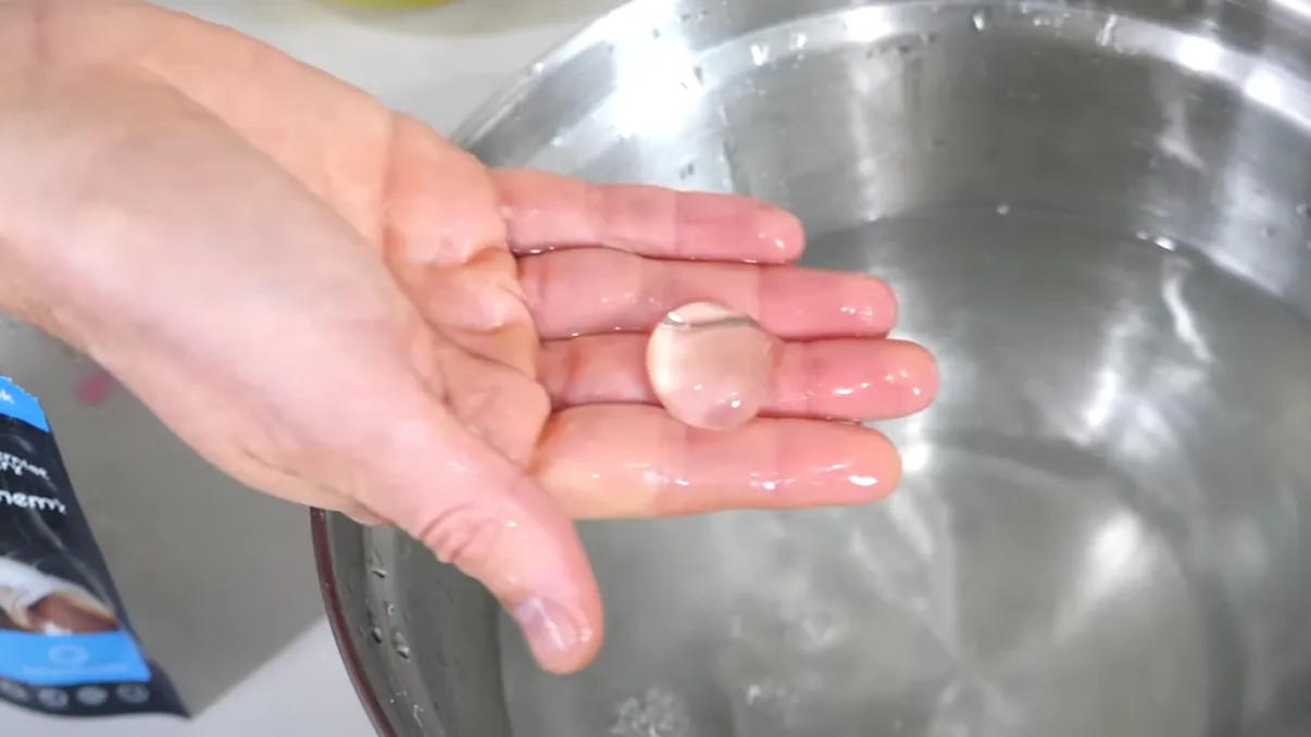 Cum faci apă prăjită, cea mai bizară și virală rețetă de pe TikTok. Care este secretul ei, de fapt VIDEO