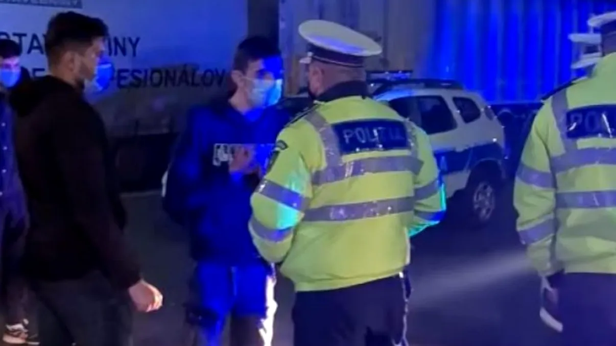 Imagini incredibile în Târgu-Jiu. Un polițist, filmat când țipa la un protestatar: 