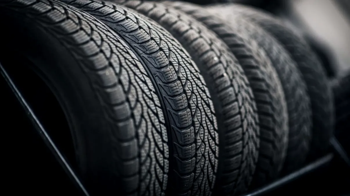 Se schimbă anvelopele! Ce va scrie în lateralul lor de acum înainte. Toți producătorii sunt obligați de lege să facă asta!