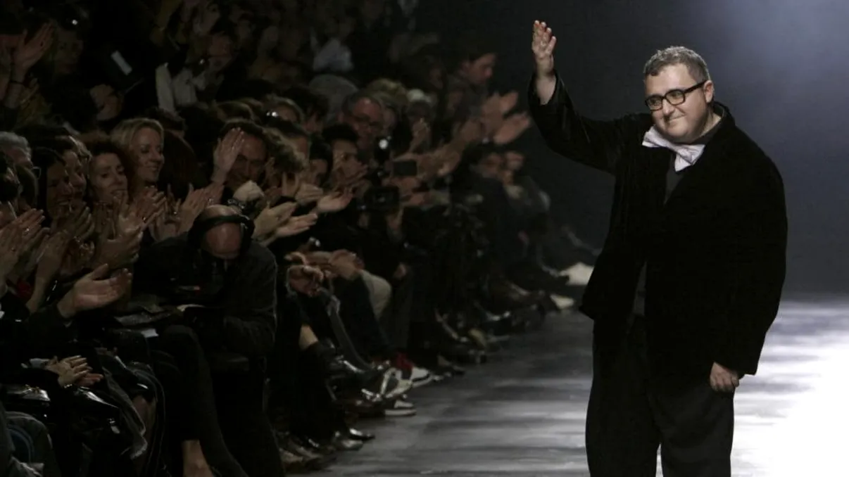 Celebrul creator de modă Alber Elbaz a murit la 59 de ani