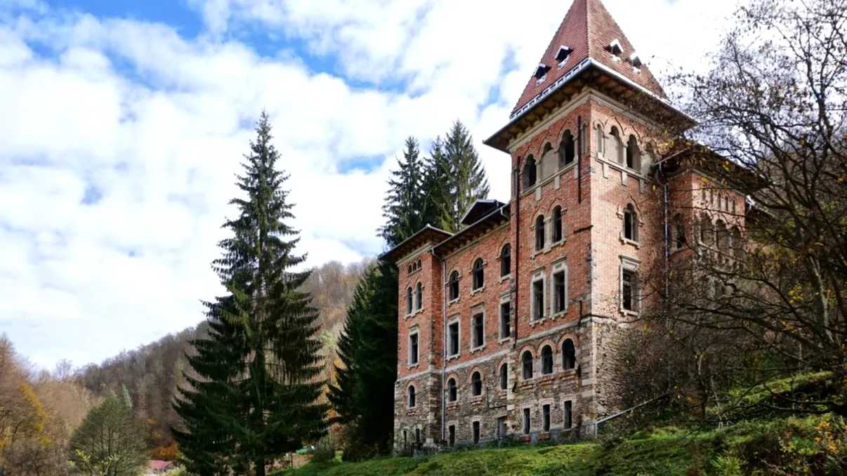 Castelul de la Zlatna, distrus în timpul filmărilor la „Noi cei din linia întâi” a fost cumpărat de Hilton. Care a fost prețul de achiziție