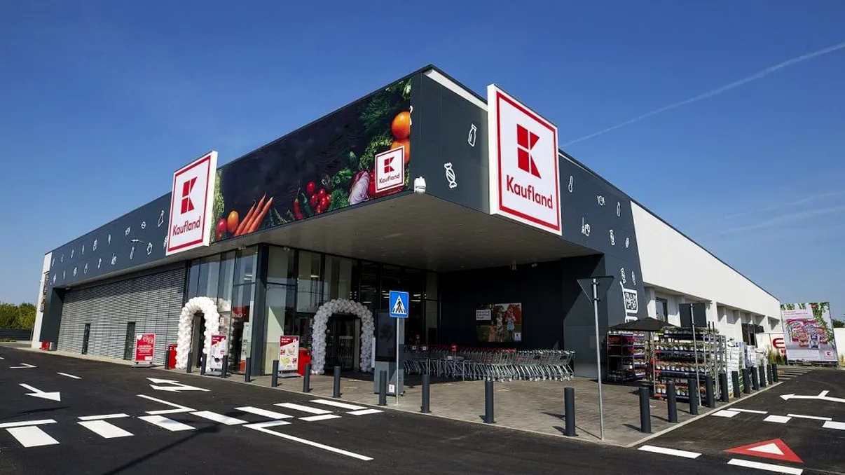 Kaufland România dă 100 de lei clienților săi. Ce trebuie să faci ca să iei banii